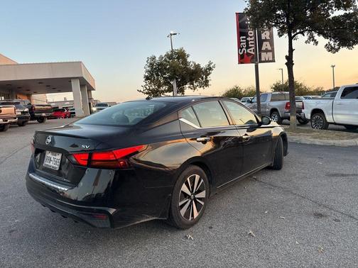 2022 Nissan Altima 2.5 SV