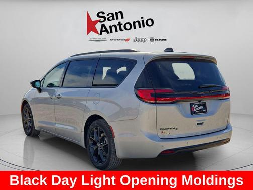 Silver Mist Clearcoat 2026 Chrysler Pacifica L