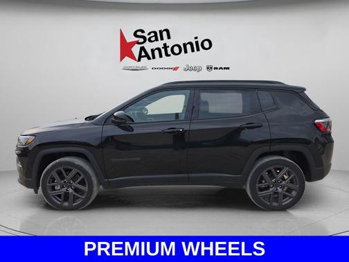 Diamond Black Crystal Pearlcoat 2026 Jeep Compass Limited