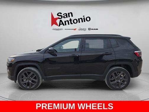 Diamond Black Crystal Pearlcoat 2026 Jeep Compass Limited