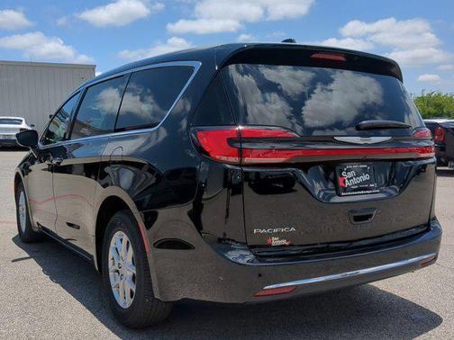 2025 Chrysler Pacifica L
