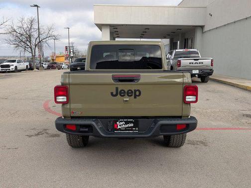 2025 Jeep Gladiator Nighthawk