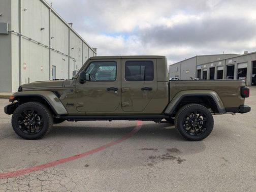 2025 Jeep Gladiator Nighthawk