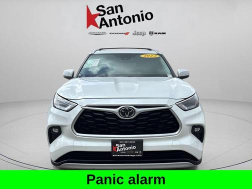 Pearl 2022 Toyota Highlander XLE