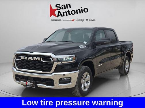 Diamond Black Crystal Pearlcoat 2026 RAM 1500 Big Horn/Lone Star