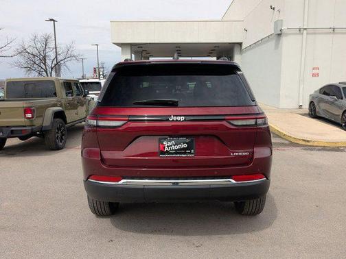 2025 Jeep Grand Cherokee Laredo