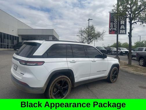 Bright White Clearcoat 2023 Jeep Grand Cherokee Limited