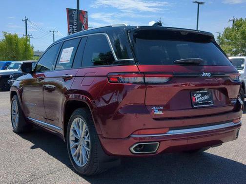 2022 Jeep Grand Cherokee Summit