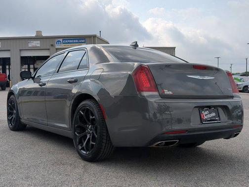 2019 Chrysler 300 Touring