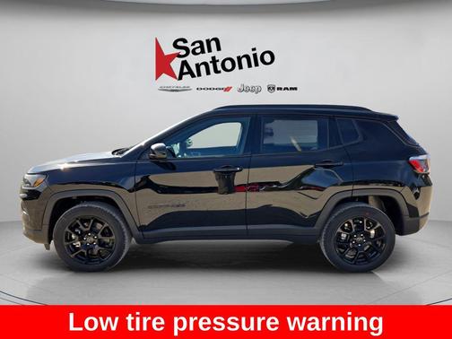 Diamond Black Crystal Pearlcoat 2026 Jeep Compass Latitude