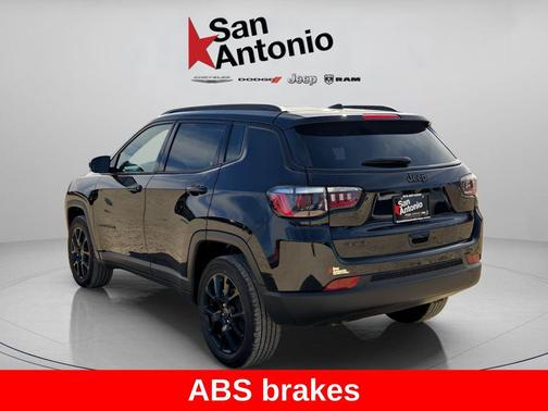 Diamond Black Crystal Pearlcoat 2026 Jeep Compass Latitude