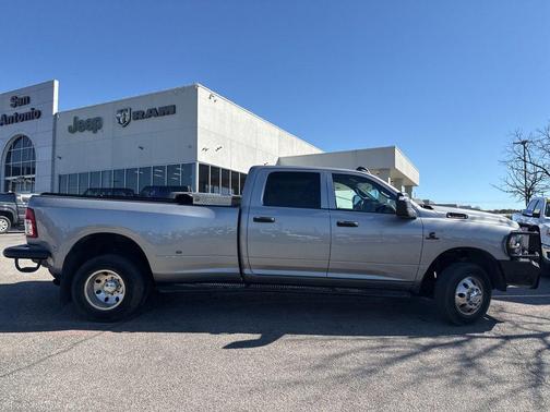 2024 RAM 3500 Tradesman Crew Cab 4x4 8' Box