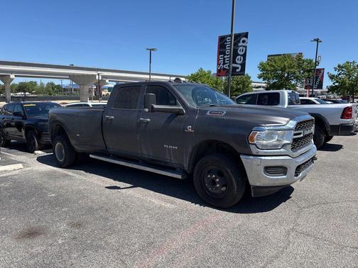 Granite Crystal Metallic Clearcoat 2020 RAM 3500 Tradesman Crew Cab 4x4 8' Box