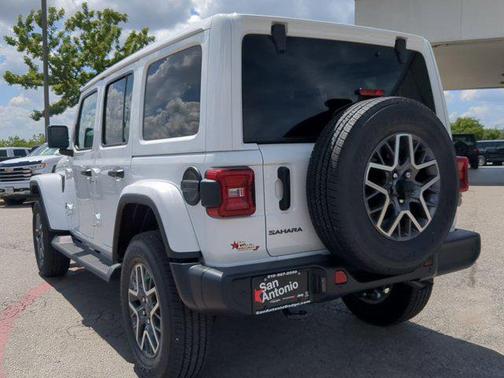 2025 Jeep Wrangler 4-Door Sahara 4x4