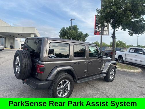 Granite Crystal Metallic Clearcoat 2019 Jeep Wrangler Unlimited Sahara