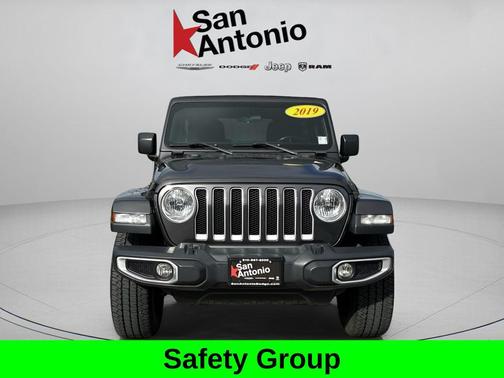 Granite Crystal Metallic Clearcoat 2019 Jeep Wrangler Unlimited Sahara
