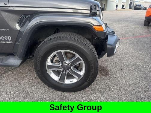 Granite Crystal Metallic Clearcoat 2019 Jeep Wrangler Unlimited Sahara