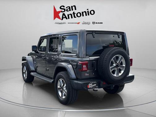 Granite Crystal Metallic Clearcoat 2019 Jeep Wrangler Unlimited Sahara
