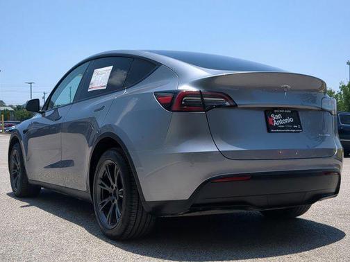 2024 Tesla Model Y Long Range Dual Motor All-Wheel Drive