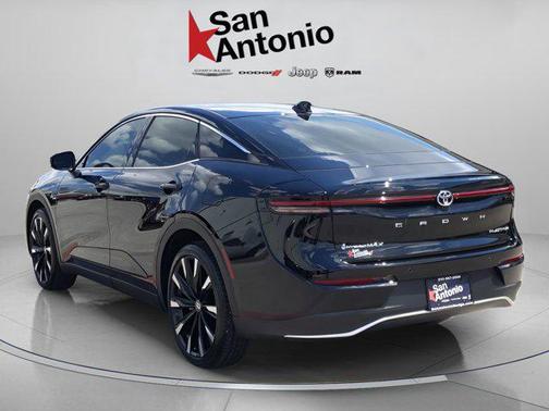 2025 Toyota Crown Platinum