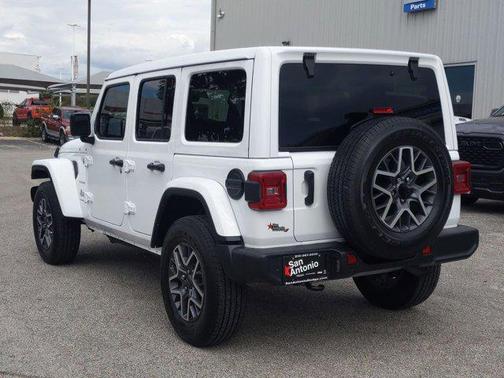 2024 Jeep Wrangler 4-Door Sahara 4x4