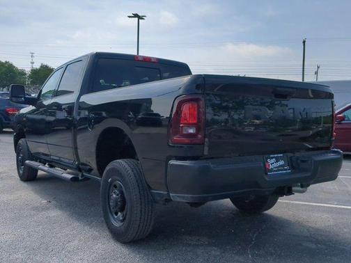 2025 RAM 2500 Tradesman Crew Cab 4x4 6'4' Box