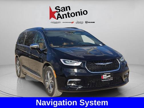 Diamond Black Crystal Pearlcoat 2026 Chrysler Pacifica L