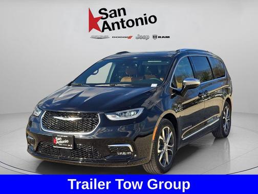 Diamond Black Crystal Pearlcoat 2026 Chrysler Pacifica L