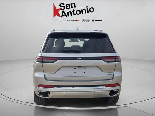 2022 Jeep Grand Cherokee Overland