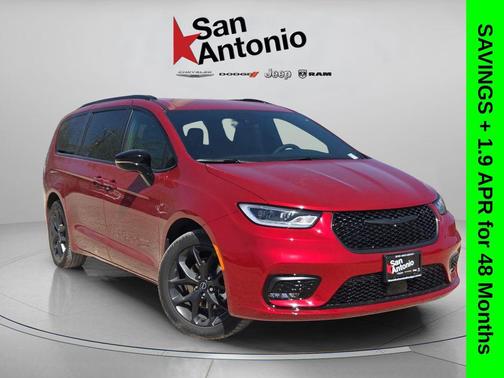 Red Hot Pearlcoat 2026 Chrysler Pacifica L
