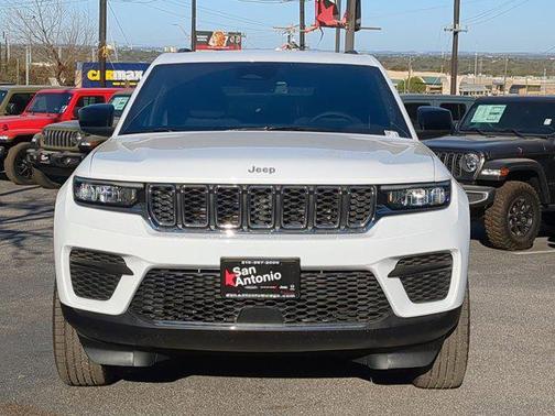 2025 Jeep Grand Cherokee Laredo