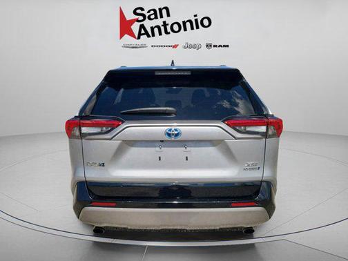 2022 Toyota RAV4 Hybrid SE