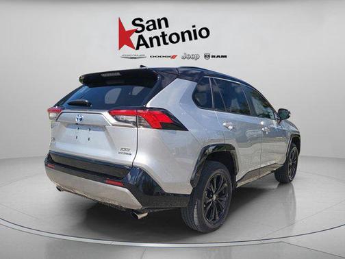 2022 Toyota RAV4 Hybrid SE