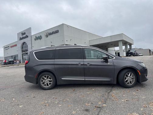 2020 Chrysler Pacifica Touring L