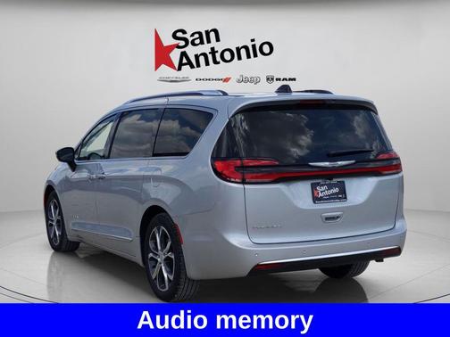 Silver Mist Clearcoat 2026 Chrysler Pacifica L