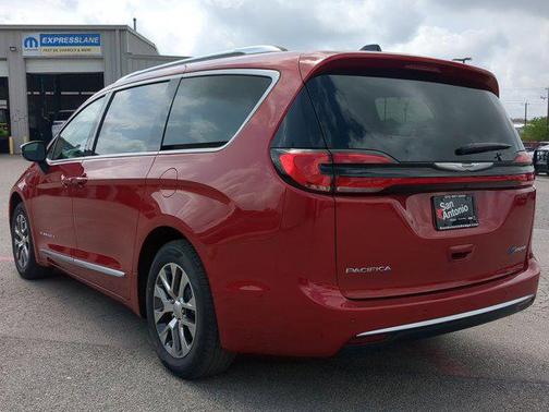 2025 Chrysler Pacifica L