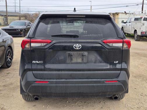 2022 Toyota RAV4 LE