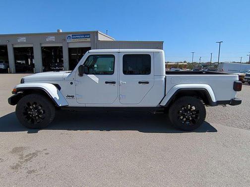2025 Jeep Gladiator Nighthawk