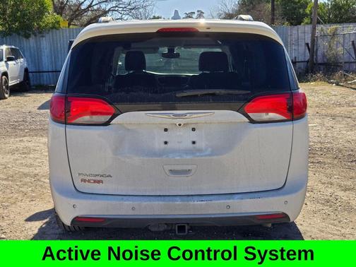 2018 Chrysler Pacifica Touring-L