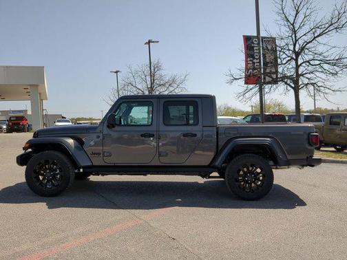 2025 Jeep Gladiator Nighthawk