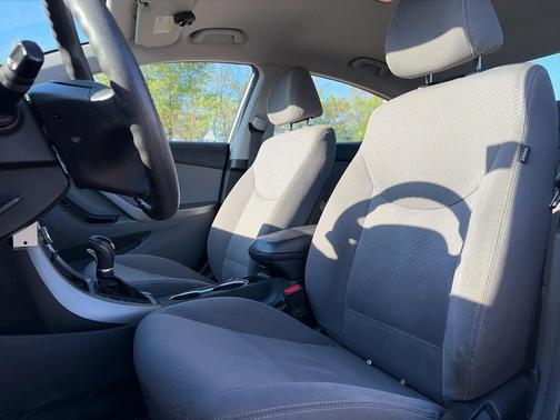Shimmering Air Silver 2016 Hyundai ELANTRA SE