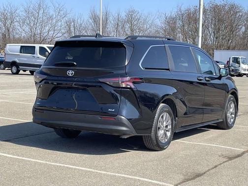 2025 Toyota Sienna XLE