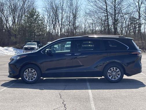 2025 Toyota Sienna XLE