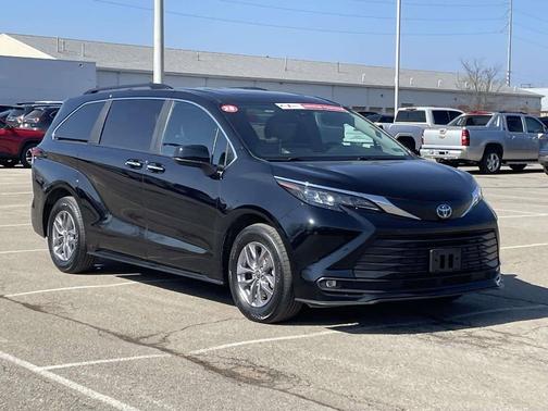 2025 Toyota Sienna XLE