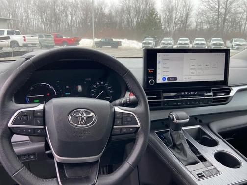 2025 Toyota Sienna XLE