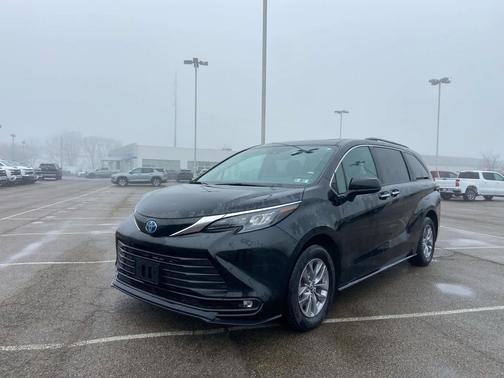 2025 Toyota Sienna XLE