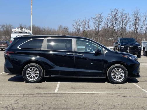 2025 Toyota Sienna XLE