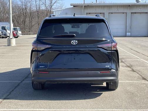 2025 Toyota Sienna XLE