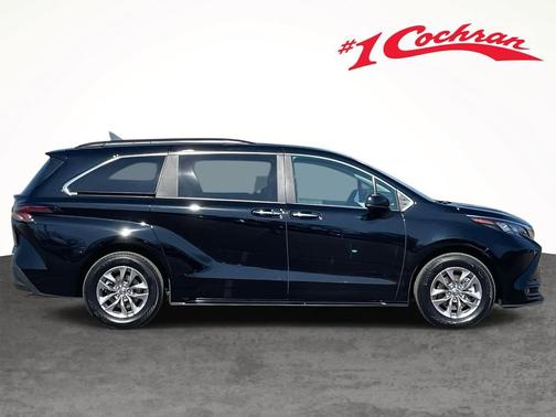 2025 Toyota Sienna XLE