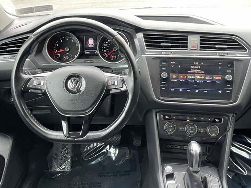 Pure White 2018 Volkswagen Tiguan 2.0T SE 4MOTION